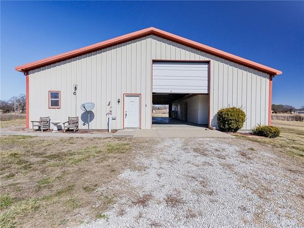 8823 NE OO Highway, Calhoun, MO 65323