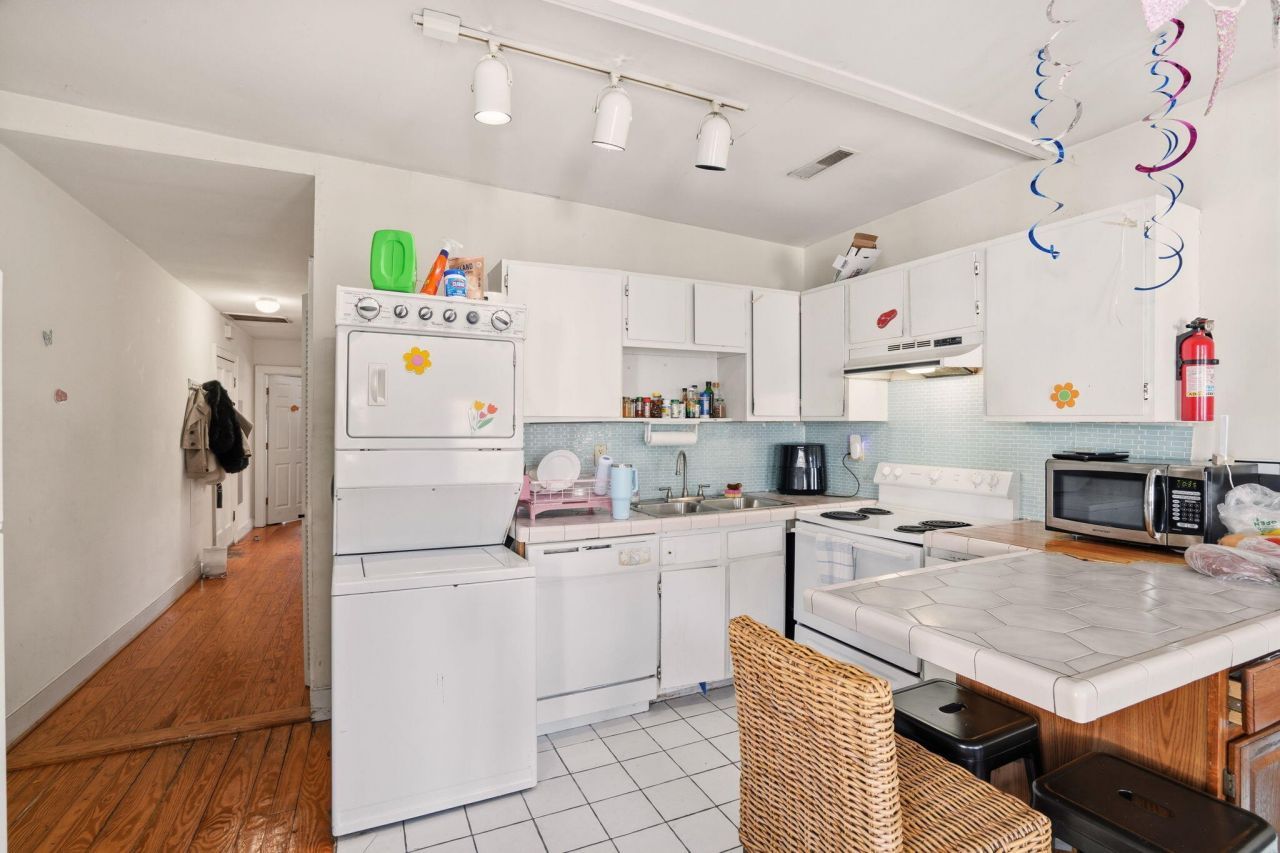 163 Coming Street Photo 25