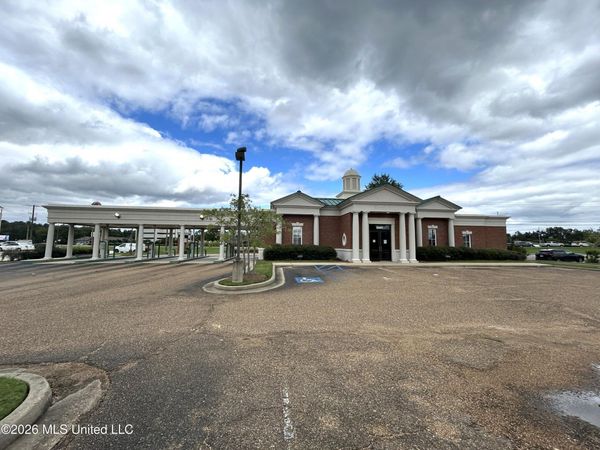 2351 Lakeland Drive, Flowood, MS 39232