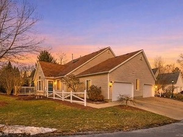 637 Hunters Trail , Akron, OH 44313