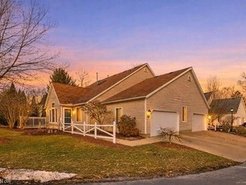 637 Hunters Trail , Akron, OH 44313 Photo 1