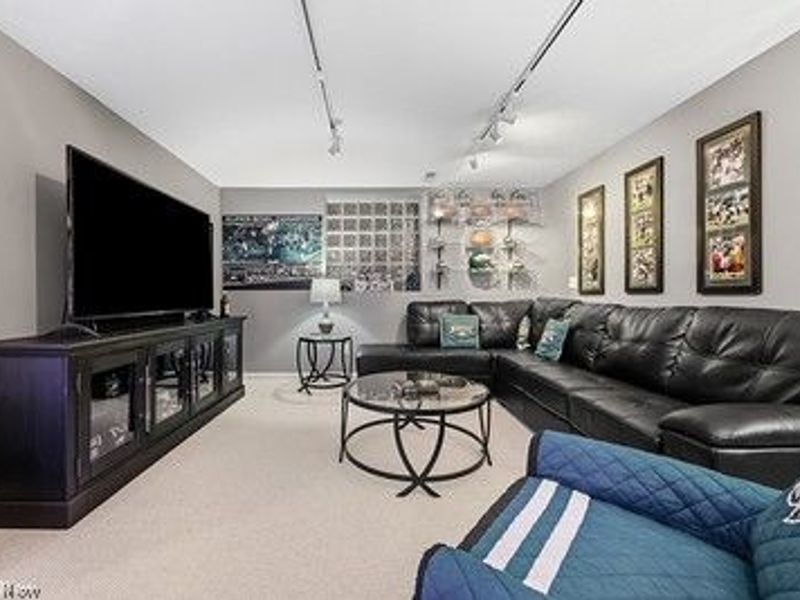 637 Hunters Trail , Akron, OH 44313 Photo 13