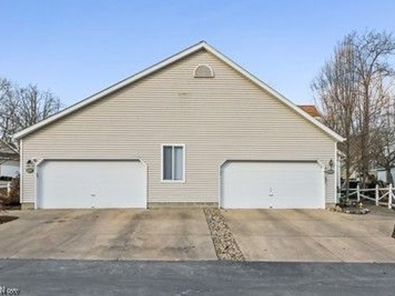 637 Hunters Trail , Akron, OH 44313 Photo 4