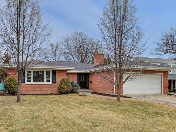 297 Columbine Drive , Clarendon Hills, IL 60514