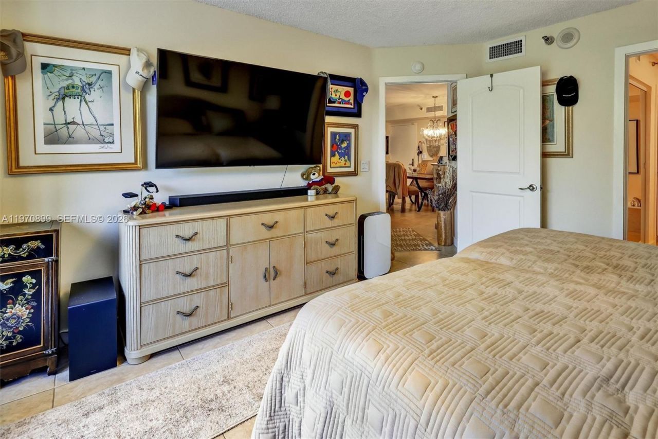 3500 Mystic Pointe Dr, Unit 302, Aventura, FL 33180 Photo