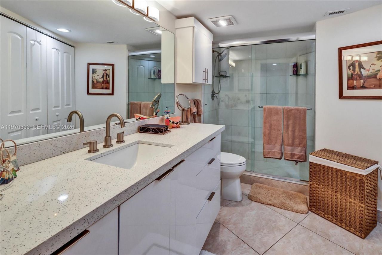 3500 Mystic Pointe Dr, Unit 302, Aventura, FL 33180 Photo