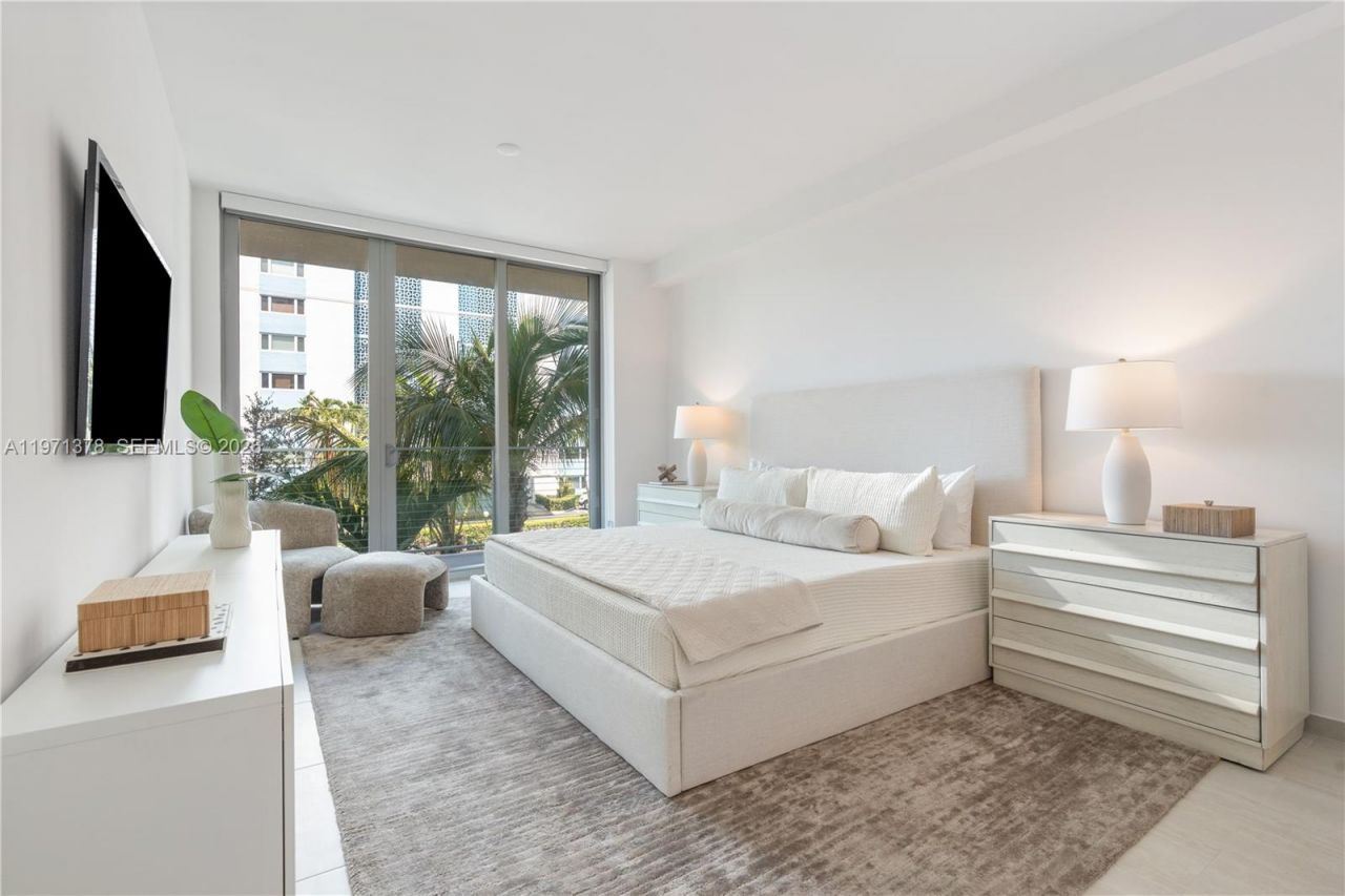 10281 W Bay Harbor Dr, Unit 203, Bay Harbor Islands, FL 33154 Photo