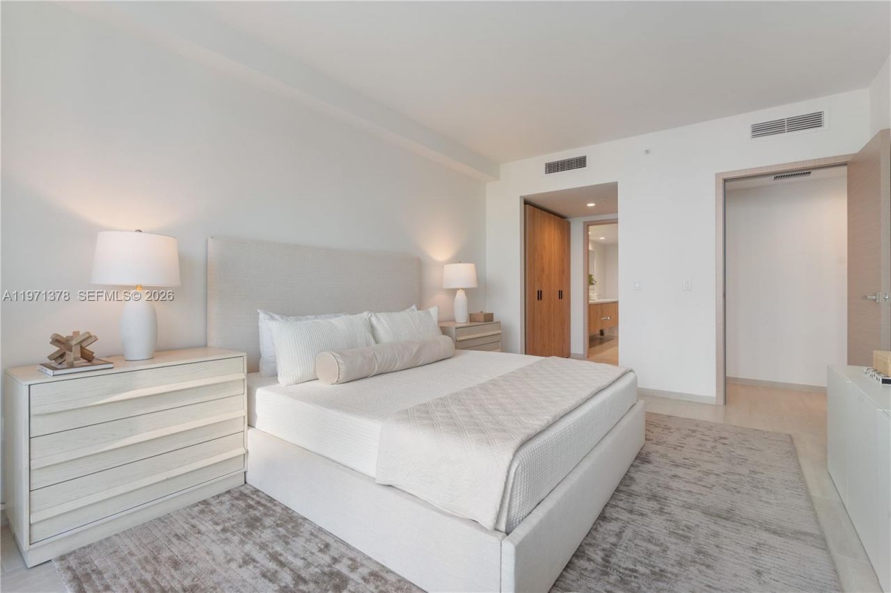 10281 W Bay Harbor Dr, Unit 203, Bay Harbor Islands, FL 33154 Photo