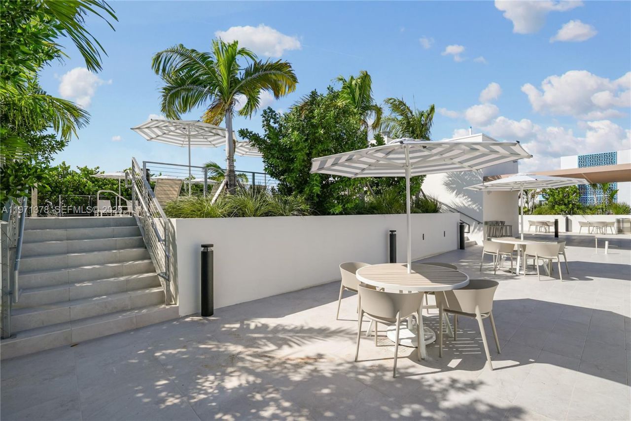 10281 W Bay Harbor Dr, Unit 203, Bay Harbor Islands, FL 33154 Photo