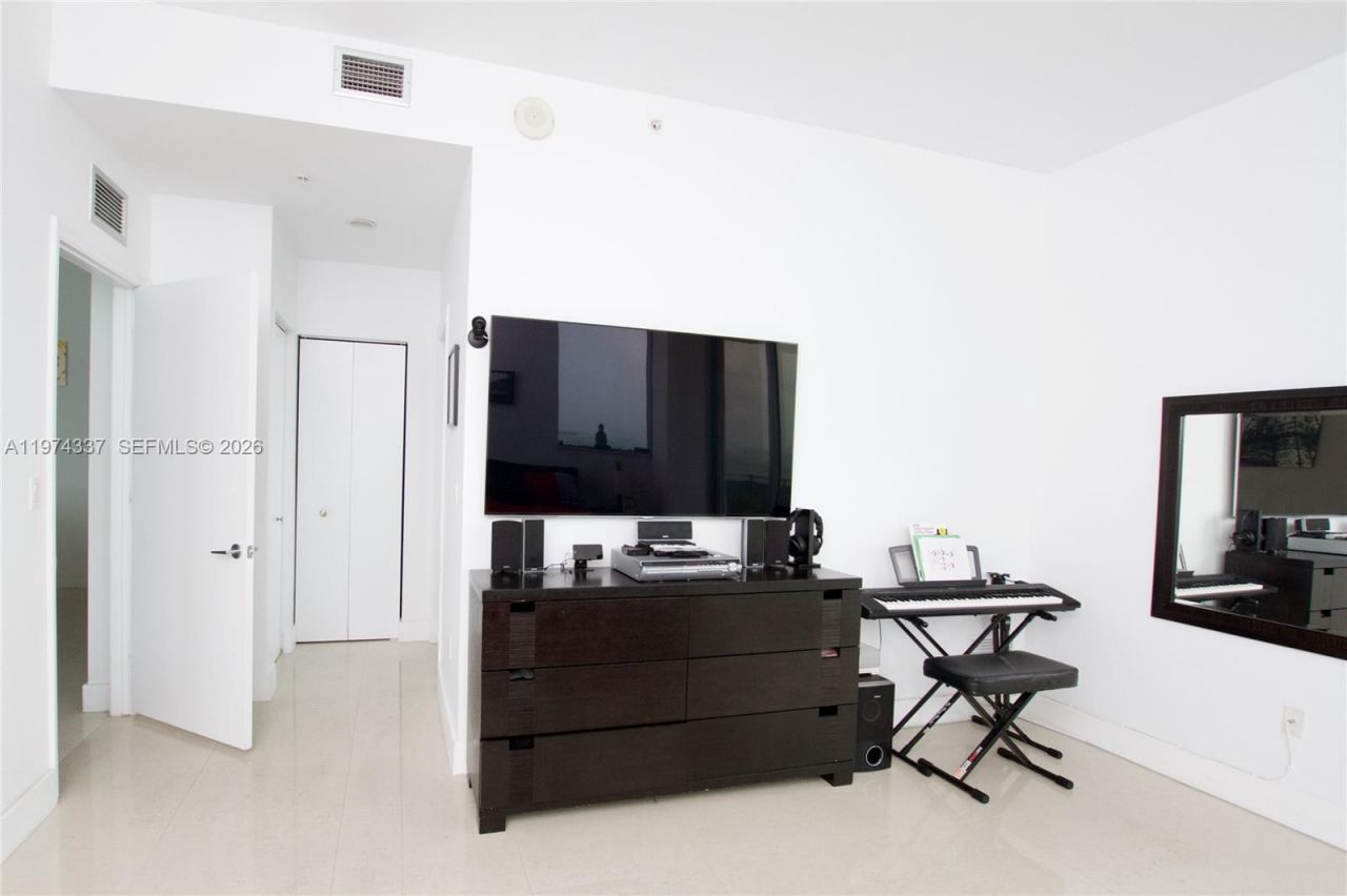 7901 Hispanola Ave, Unit 1201, North Bay Village, FL 33141 Photo