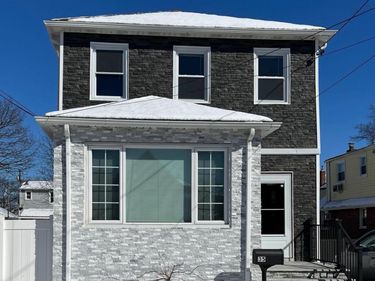 35 Barwick Street, Floral Park, NY 11001