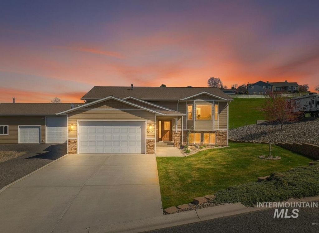 2245 Pitchstone Dr, Clarkston, WA 99403 Main Photo