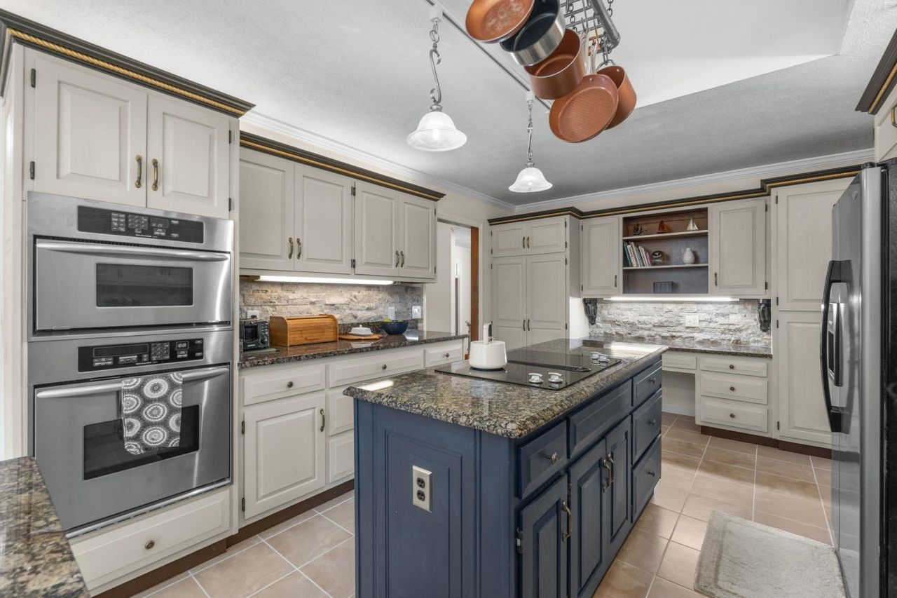 1762 Cliffwood Dr. Photo 15