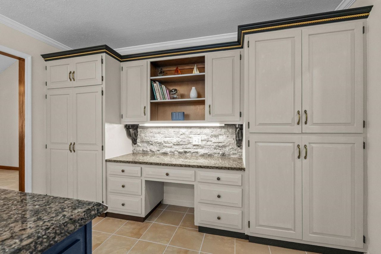 1762 Cliffwood Dr. Photo 16