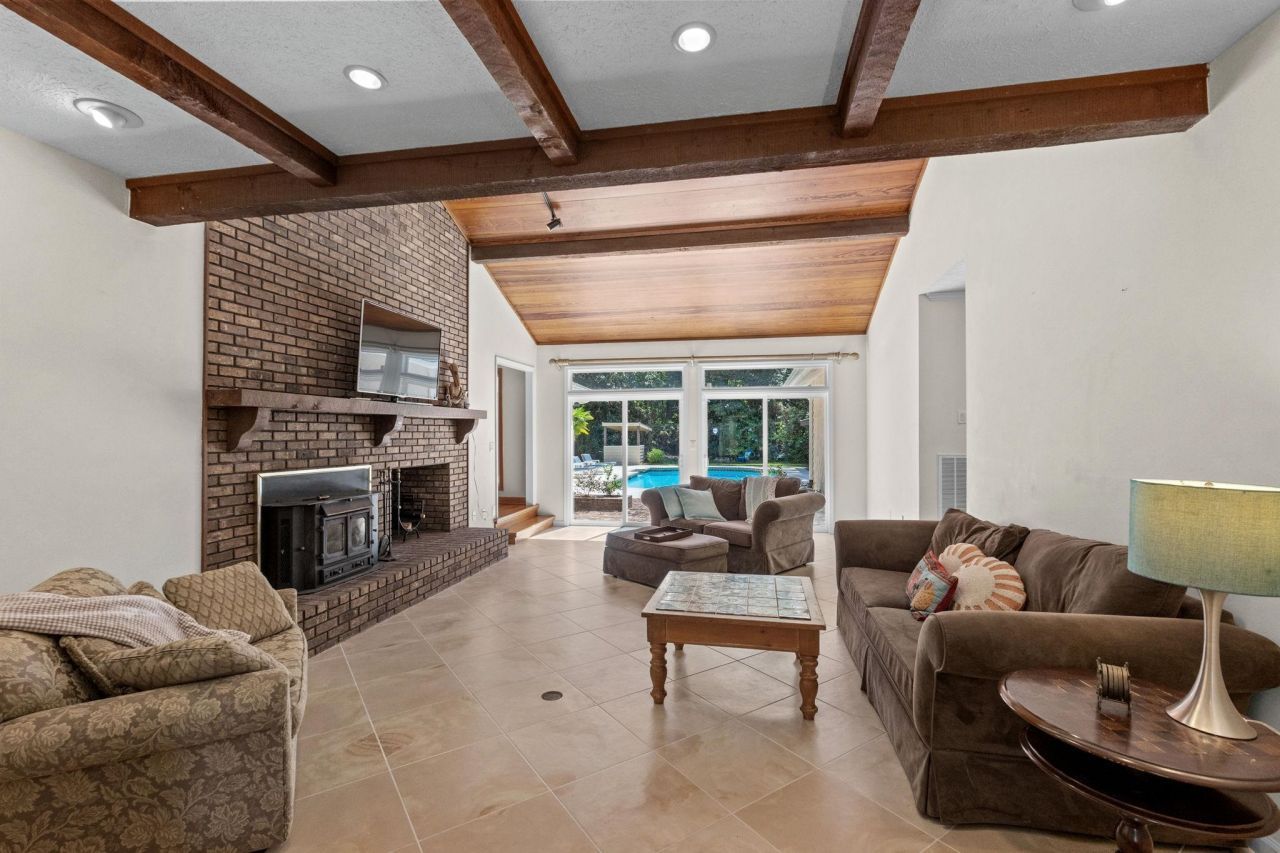 1762 Cliffwood Dr. Photo 5