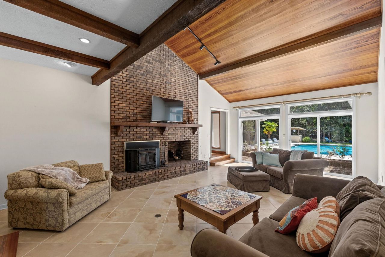 1762 Cliffwood Dr. Photo 6