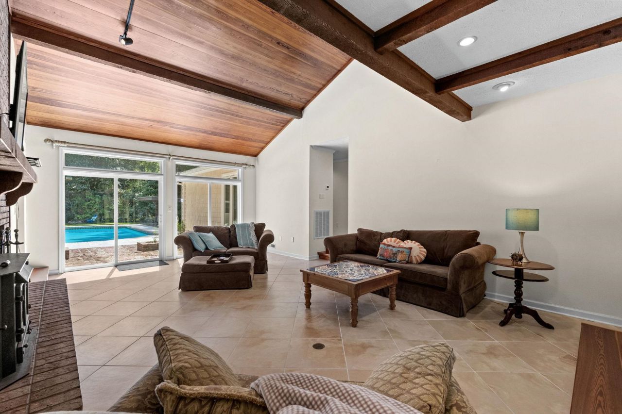 1762 Cliffwood Dr. Photo 7