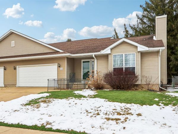 4020 Blue Jay Dr, Cedar Rapids, IA 52402