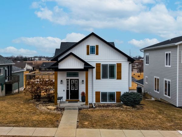 6130 Mississippi Avenue, Davenport, IA 52807