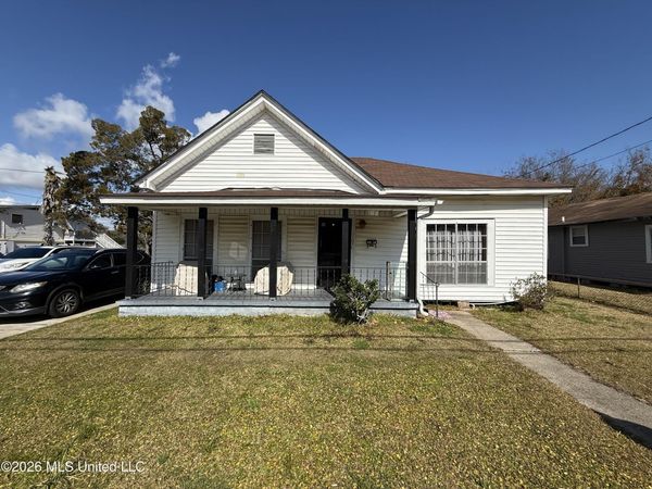 1107 Live Oak Avenue, Pascagoula, MS 39567