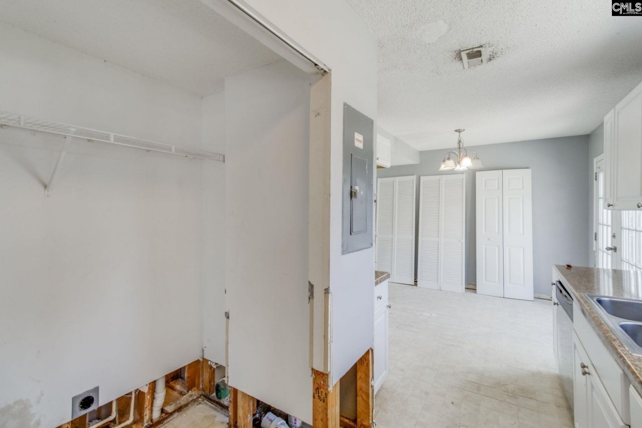 438 Oakbrook Village Road Photo 14