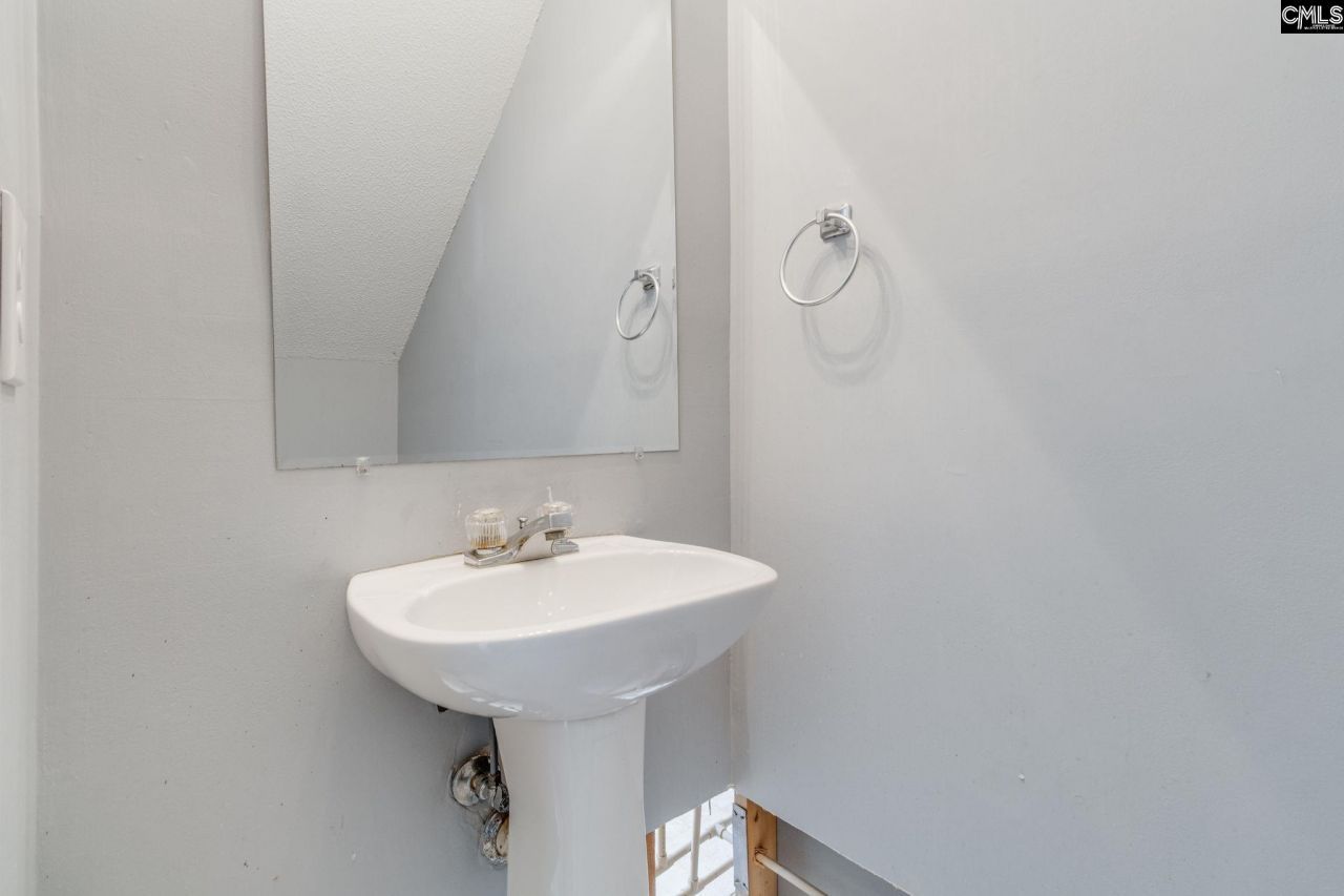 438 Oakbrook Village Road Photo 16