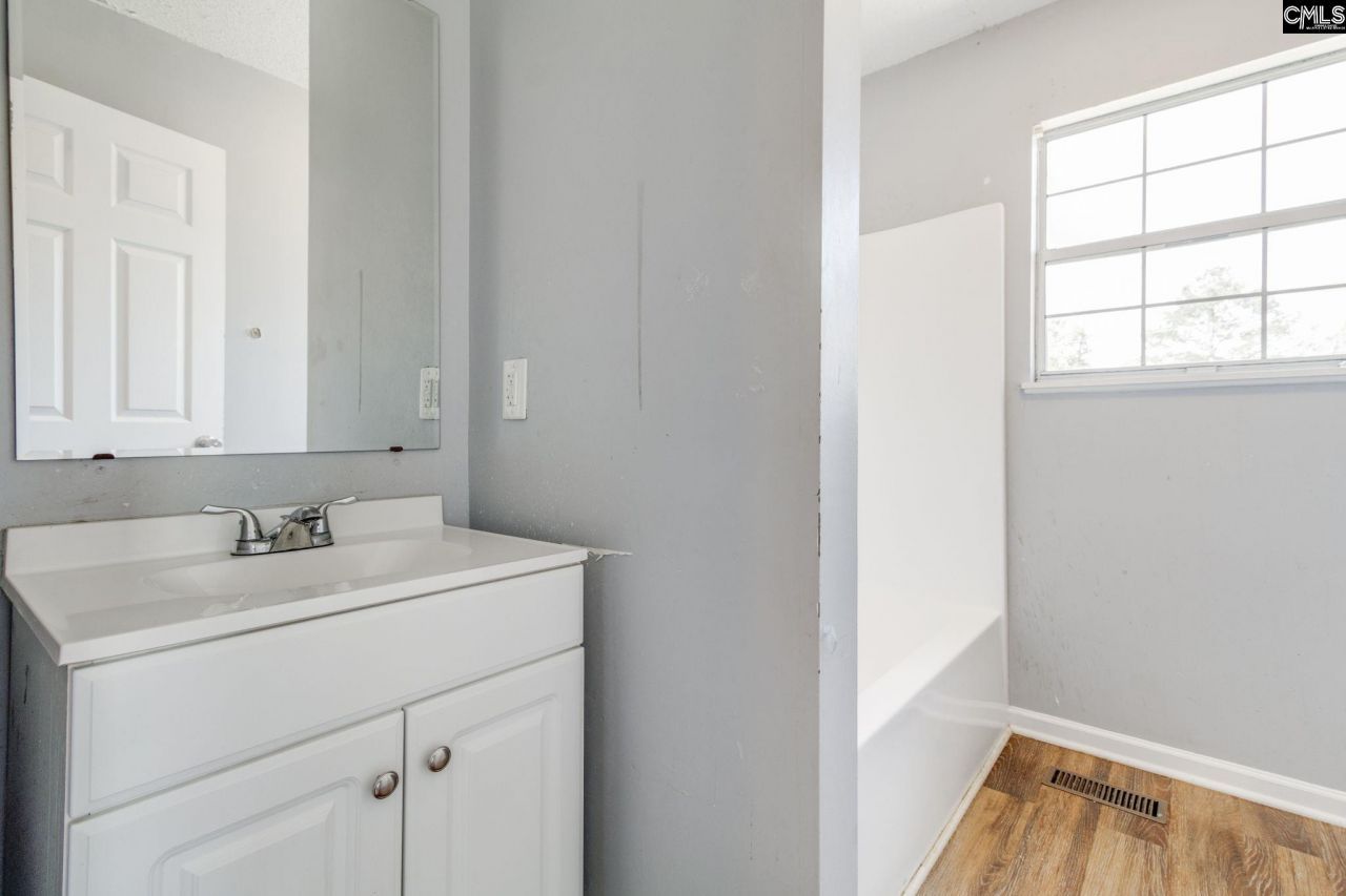 438 Oakbrook Village Road Photo 28