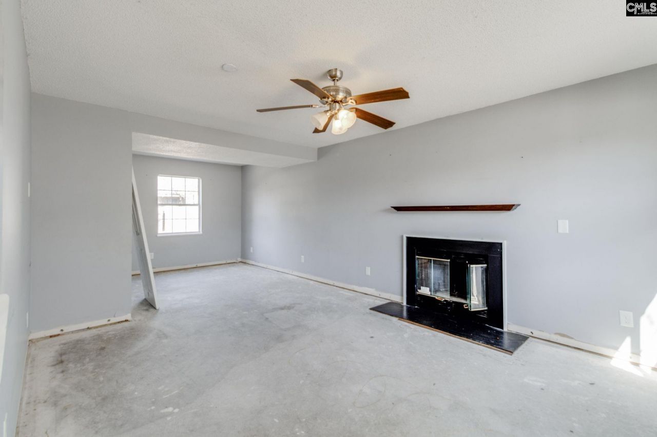 438 Oakbrook Village Road Photo 4