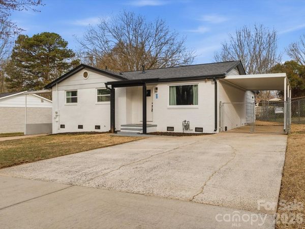 9243 Edgevale Drive , Charlotte, NC 28216