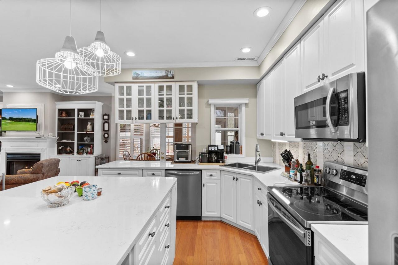 3091 Kings Ct.  Photo 6