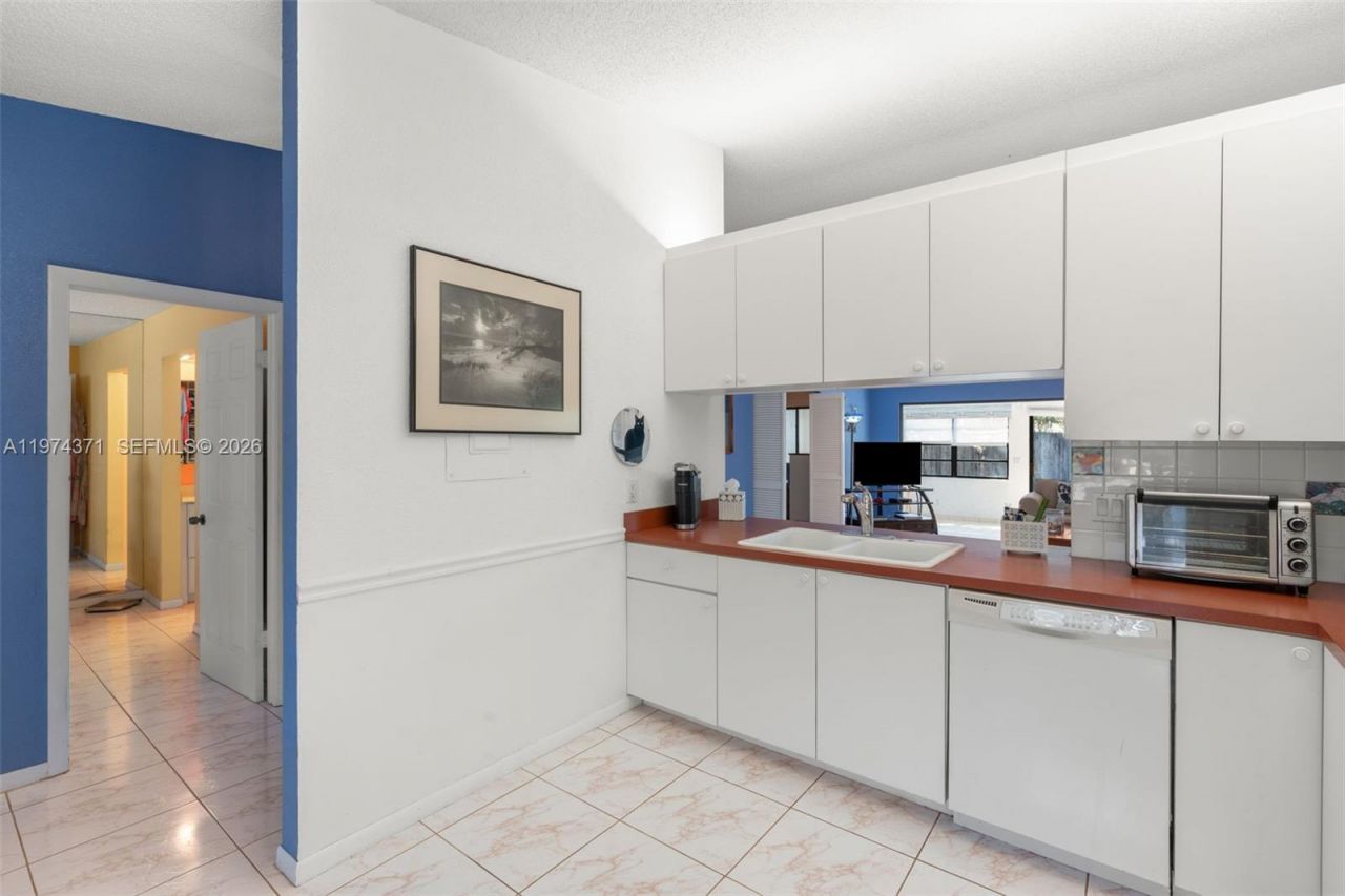 1064 E Lakes Dr, Deerfield Beach, FL 33064 Photo