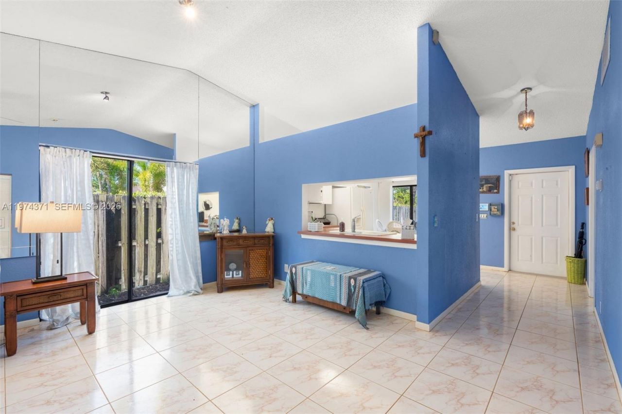 1064 E Lakes Dr, Deerfield Beach, FL 33064 Photo