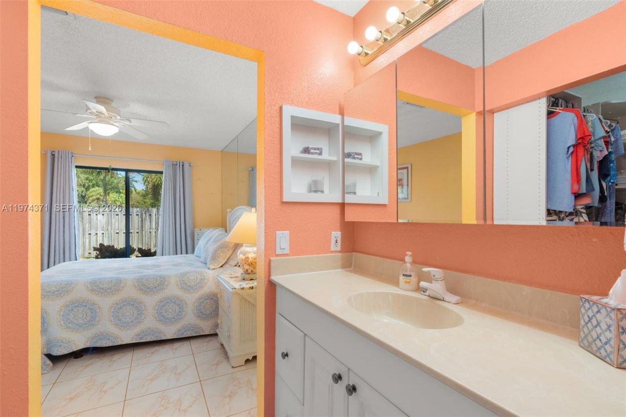 1064 E Lakes Dr, Deerfield Beach, FL 33064 Photo