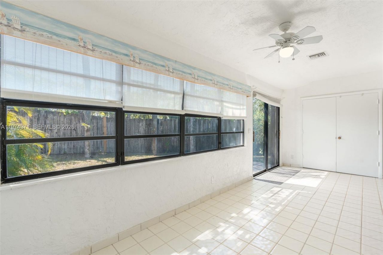 1064 E Lakes Dr, Deerfield Beach, FL 33064 Photo