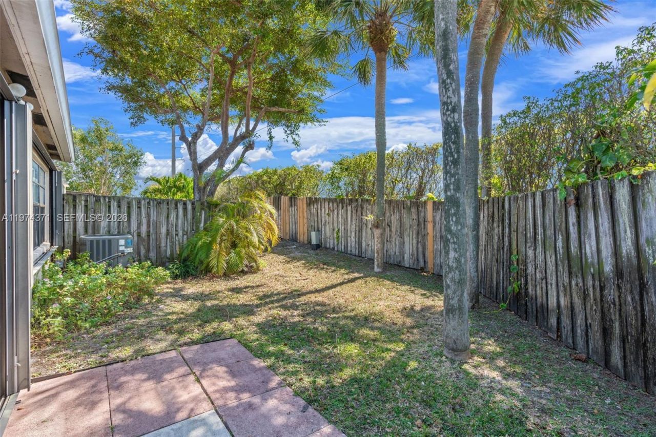 1064 E Lakes Dr, Deerfield Beach, FL 33064 Photo