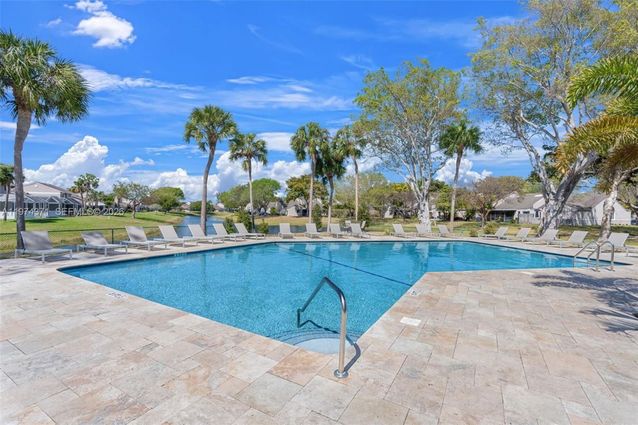 1064 E Lakes Dr, Deerfield Beach, FL 33064 Photo