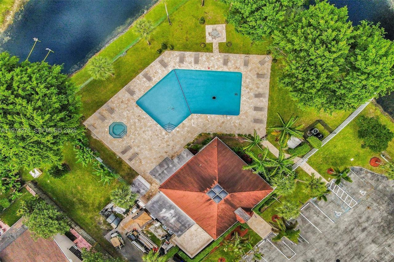 1064 E Lakes Dr, Deerfield Beach, FL 33064 Photo