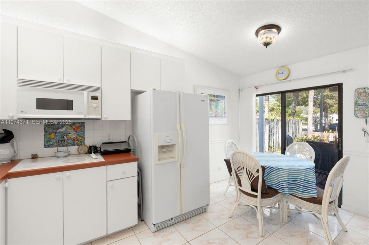 1064 E Lakes Dr, Deerfield Beach, FL 33064 Photo