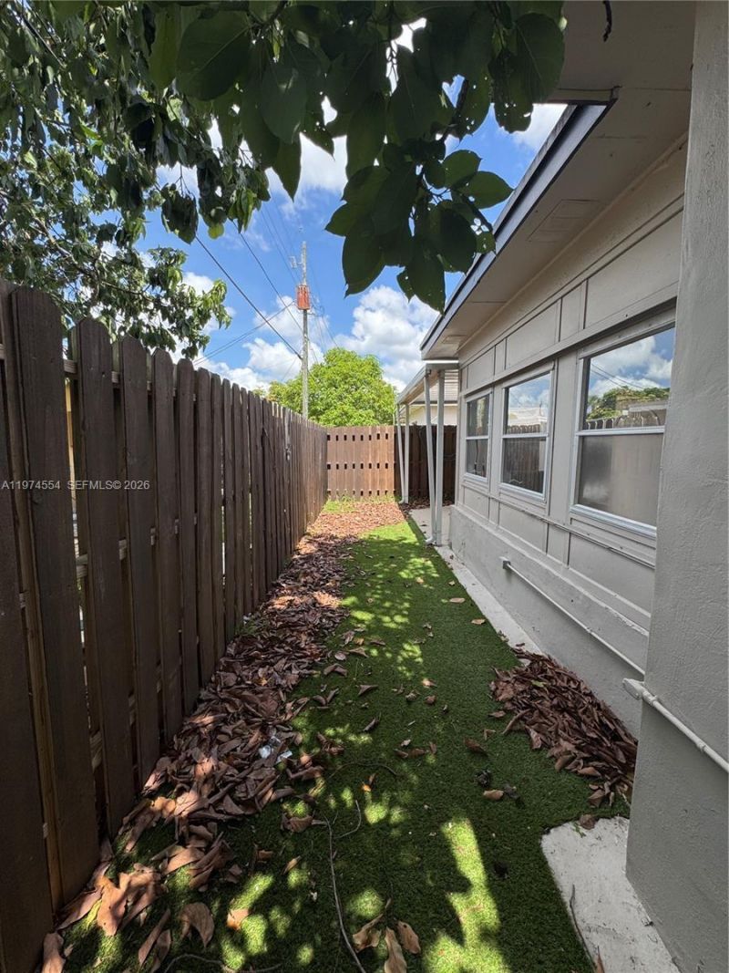 6868 NW 28th St, Sunrise, FL 33313 Photo