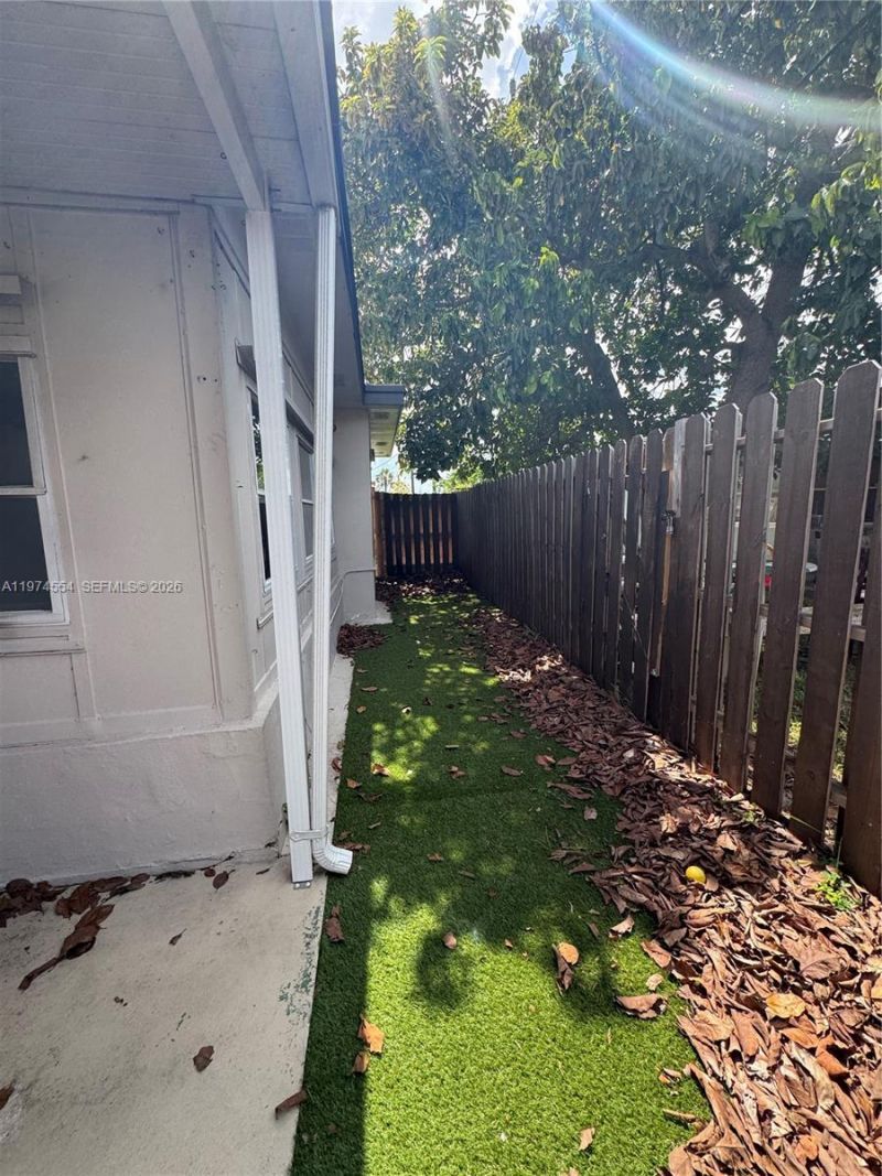 6868 NW 28th St, Sunrise, FL 33313 Photo