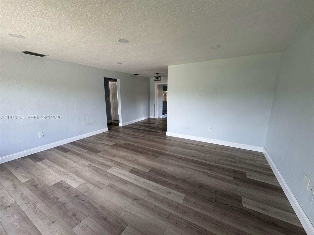 6868 NW 28th St, Sunrise, FL 33313 Photo