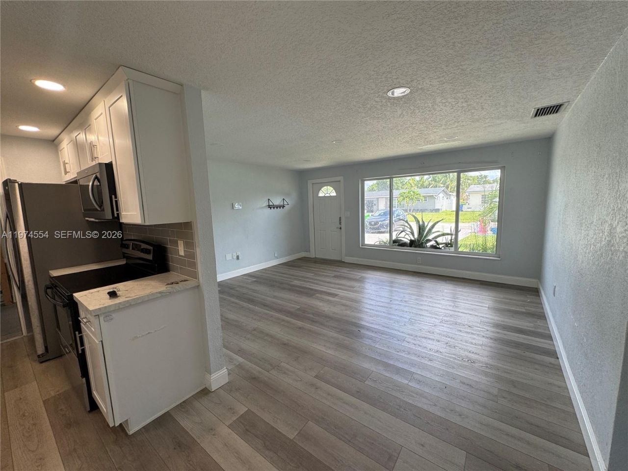 6868 NW 28th St, Sunrise, FL 33313 Photo