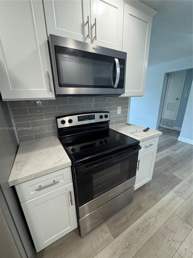 6868 NW 28th St, Sunrise, FL 33313 Photo