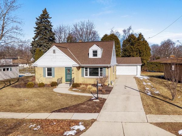 2014 Markham STREET, Manitowoc, WI 54220