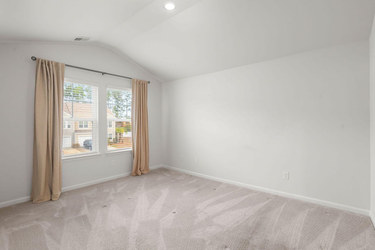 690 Hilchot Drive Photo 14