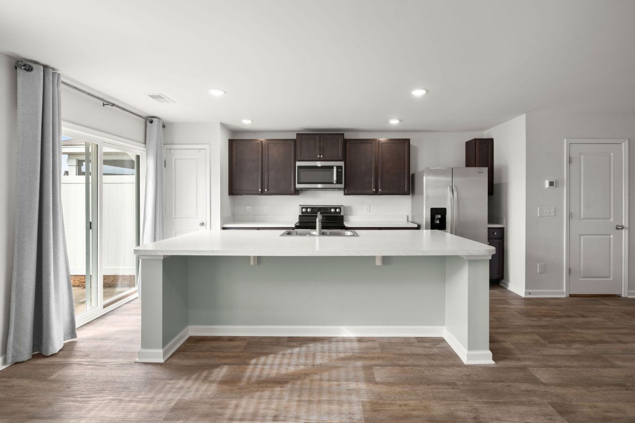 690 Hilchot Drive Photo 4