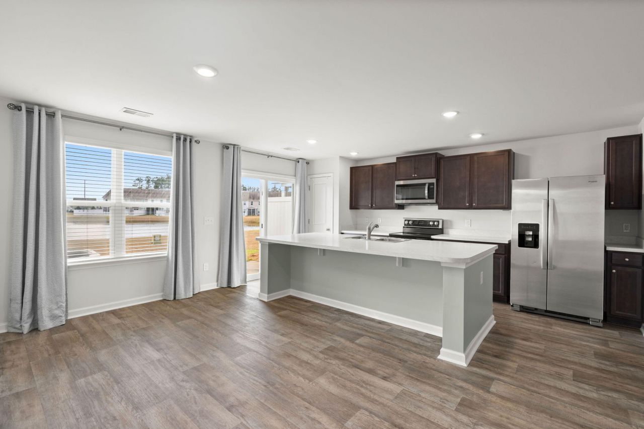 690 Hilchot Drive Photo 4