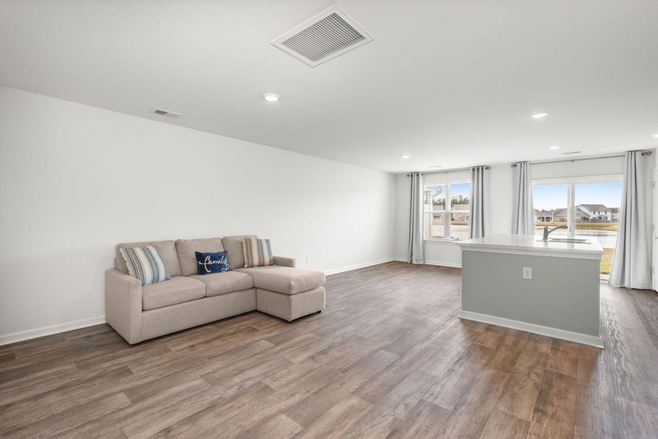 690 Hilchot Drive Photo 9