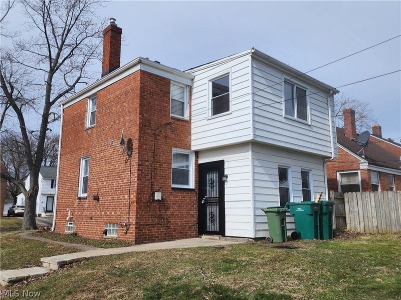 5435 Beechwood Avenue , Maple Heights, OH 44137 Photo 2