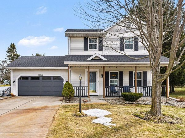 52742 Silver Fox Trail, South Bend, IN 46628